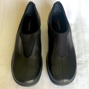 Easy Spirit Comfort Black Comfortable Shoes NEW w/out box. Wedge loafers slides